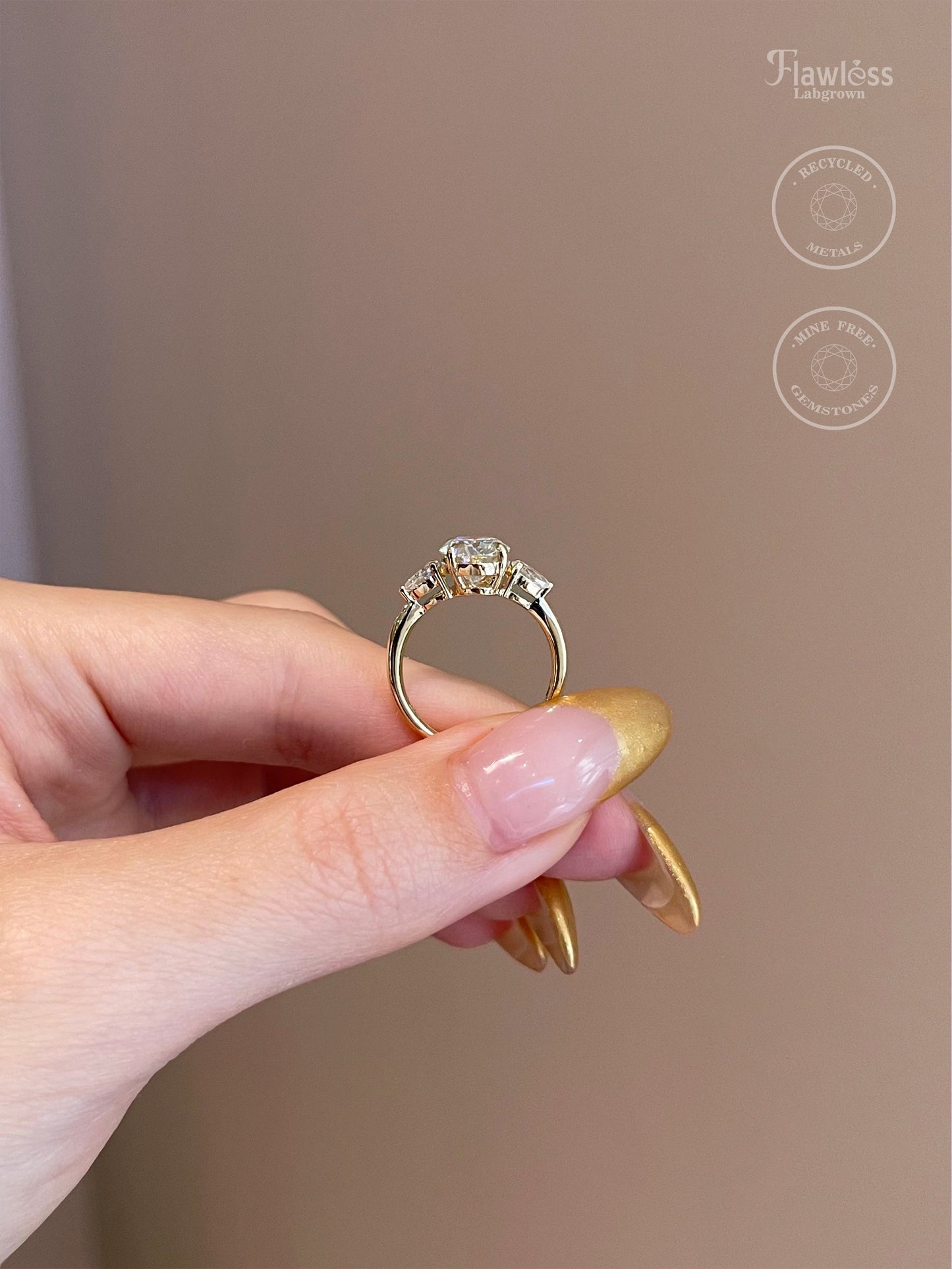 The Evelyn Ring, 2 Carat, Oval, Brilliant, 3-Stone